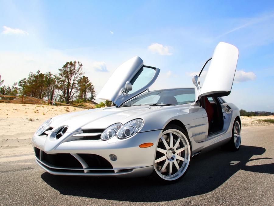  Mercedes-Benz SLR McLaren by Renntech 2004 года  (фото 1 из 3)